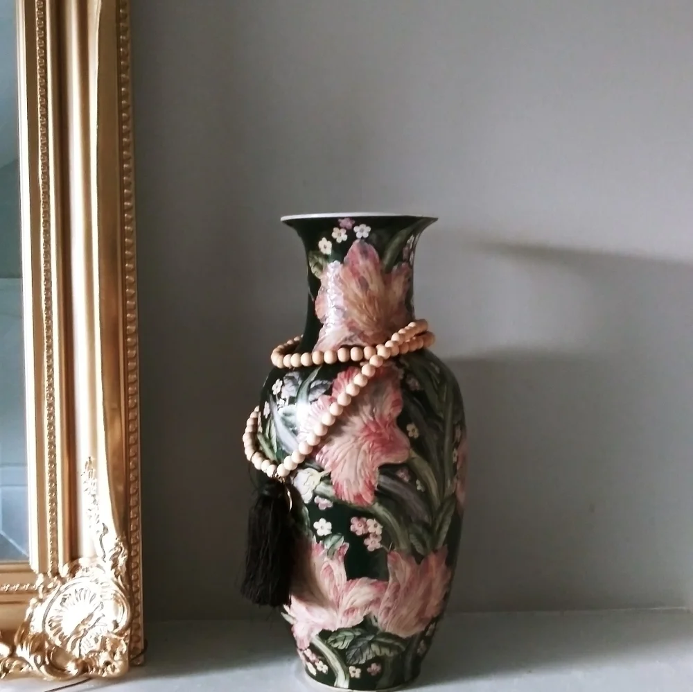 Floral textured vase green/pink vintage elegant‎